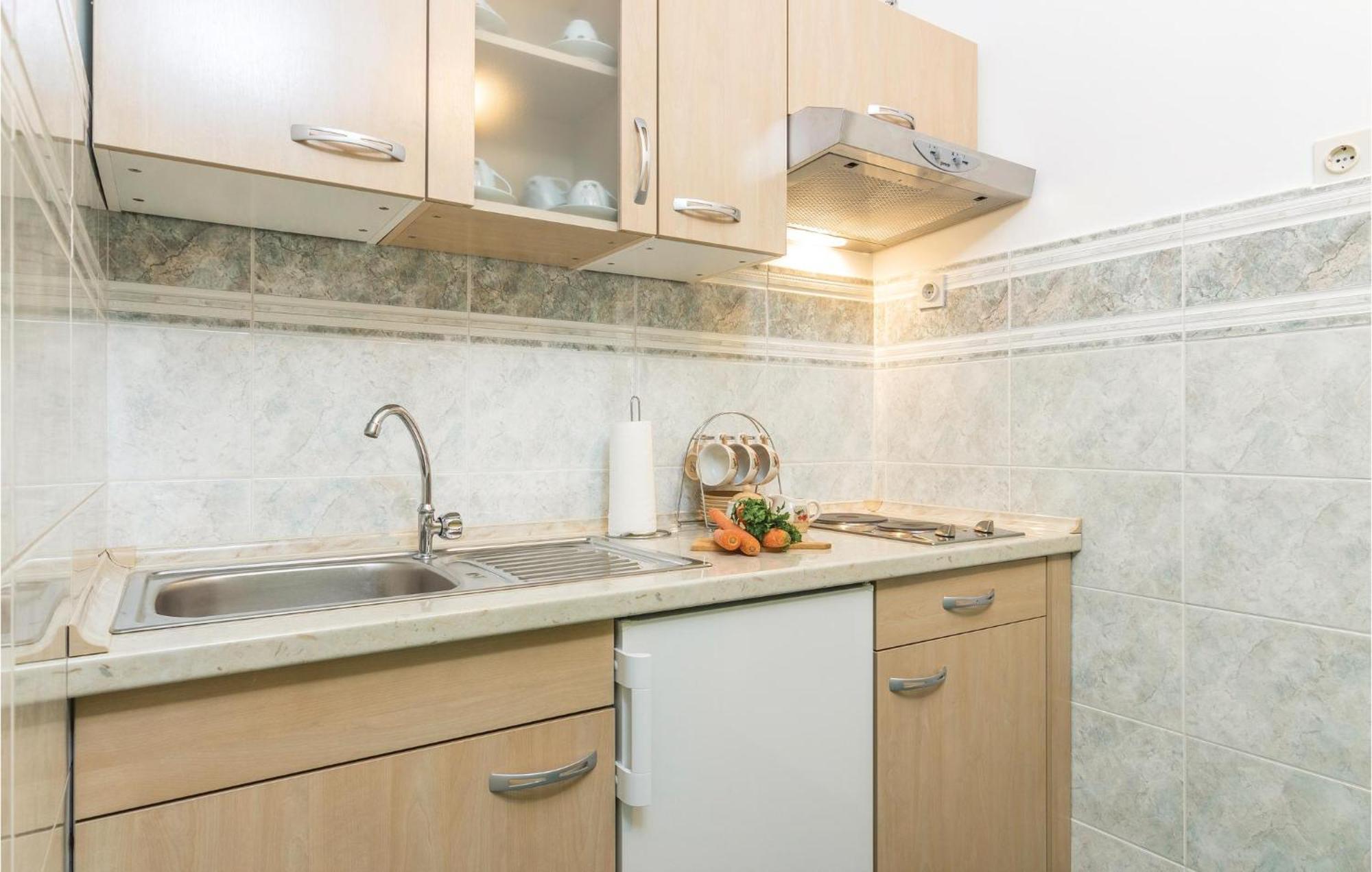 Cozy Apartment In Pican With Kitchen Exterior photo